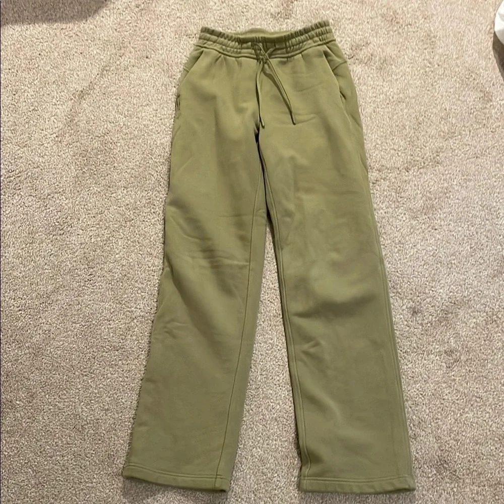 Lululemon Athletica Green Sweatpants - Picture 11 of 11